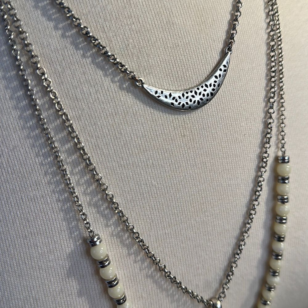 Three strand Long statement necklace, yellowish gem, stamped out metal tassel - Picture 3 of 10